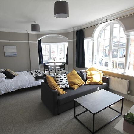 Pier View Studio Apartment Каус Екстериор снимка